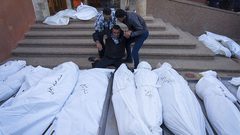 غزة.. قصف مكثف على خان يونس واستهداف مستشفى شهداء الأقصى