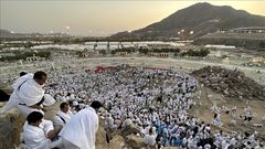 حجاج بيت الله الحرام يواصلون التوافد إلى مشعر منى لقضاء يوم التروية