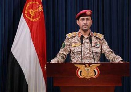 القوات المسلحة اليمنية تستهدف مطار اللد بصاروخ