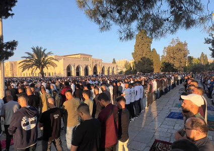 عشرات الآلاف يؤدون صلاة عيد الأضحى في المسجد الأقصى المبارك