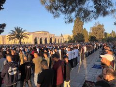 عشرات الآلاف يؤدون صلاة عيد الأضحى في المسجد الأقصى المبارك