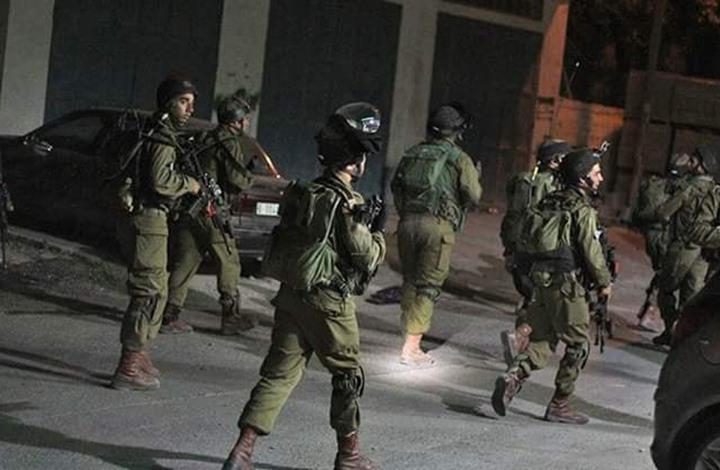 الاحتلال يعتقل شابا من الرام شمال القدس
