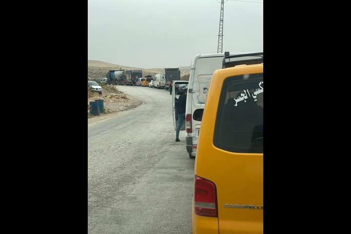 الاحتلال يشدد من اجراءاته العسكرية على حاجز الحمرا