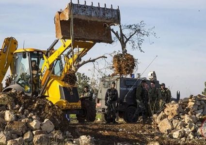 قوات الاحتلال تغلق طريقا زراعيا في الخضر جنوب بيت لحم