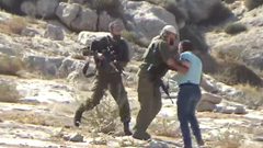 إصابة مزارع جراء الاعتداء عليه من قبل جنود الاحتلال في الخضر جنوب بيت لحم