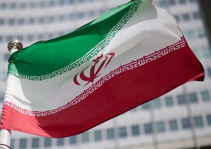 إيران: الحظر الأمريكي للسفر يظهر “عداء عميقا” تجاه الإيرانيين والمسلمين