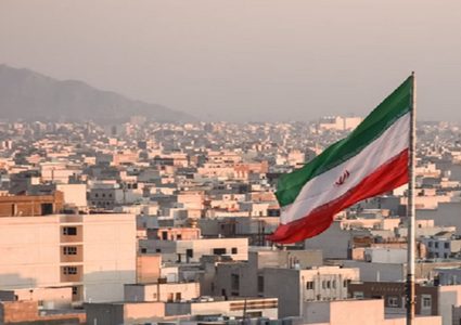 طهران: العقوبات الأمريكية الجديدة تُظهر عمق العداء مع الشعب الإيراني
