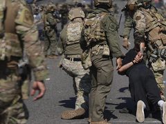 تصعيد في شوارع الولايات المتحدة.. ترامب يأمر بنشر آلاف الجنود