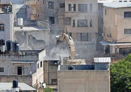 الاحتلال يواصل هدم المنازل في مخيم طولكرم لليوم الـ133 للعدوان