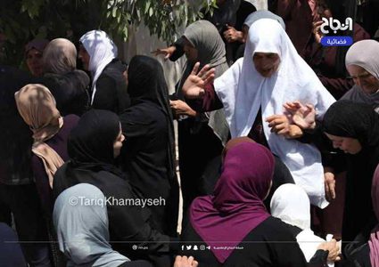 جانب من تشييع شهيد لقمة العيش مصطفى الطل بمدينة الظاهرية جنوب الخليل