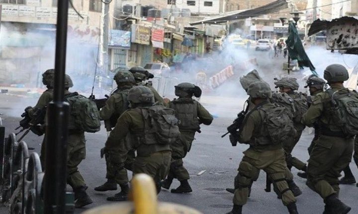 اصابات بالاختناق خلال اقتحام قريتي قريوت وتل