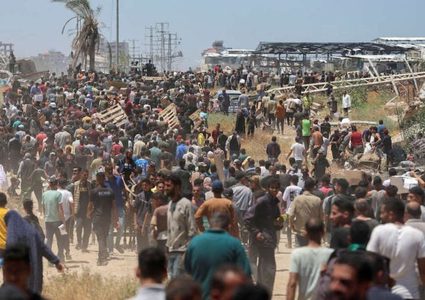 الأونروا : جياع بغزة أُجبروا على الزحف وسط إطلاق نار إسرائيلي كثيف