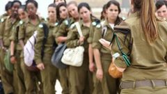 تحقيق يكشف: ارتفاع نسبة المجندات في الجيش الإسرائيلي منذ بداية الحرب
