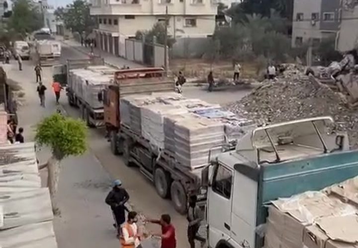 11 شاحنة محملة باللحوم المجمدة دخلت صباح اليوم الى تجار في دير البلح وسط قطاع غزة