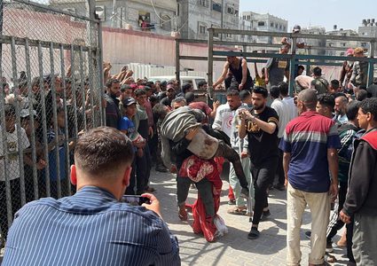 31 إصابة في استهداف الاحتلال للمواطنين قرب مركز توزيع مساعدات شمالي النصيرات