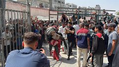 31 إصابة في استهداف الاحتلال للمواطنين قرب مركز توزيع مساعدات شمالي النصيرات