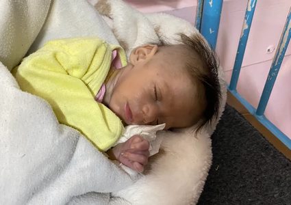 بسبب المجاعة: وفاة طفلة في خانيونس