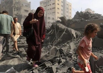 الاحتلال يواصل استهداف النازحين والمراكز السكنية في غزة