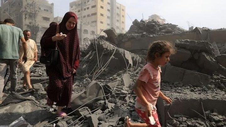 الاحتلال يواصل استهداف النازحين والمراكز السكنية في غزة