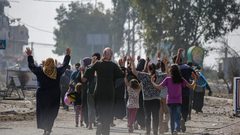 الاحتلال يجبر المواطنين على النزوح قسرا من مناطق في شمال قطاع غزة