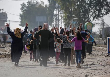 الاحتلال يجبر المواطنين على النزوح قسرا من مناطق في شمال قطاع غزة