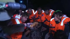 رغم احتجاز عدد منهم.. إسرائيل تبدأ ترحيل نشطاء السفينة مادلين