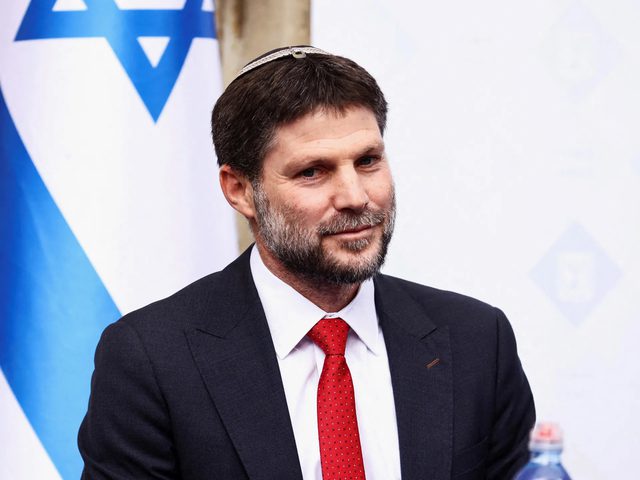 سموتريتش يأمر بوقف العلاقة بين البنوك الفلسطينية والإسرائيلية