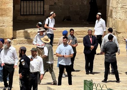 بن غفير يوبخ ضباط شرطة منعوا مستوطنين من الغناء والرقص بالمسجد الأقصى