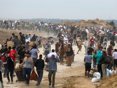 أكثر من 18 شهيدا وعشرات الإصابات برصاص الاحتلال قرب مركز المساعدات وسط القطاع