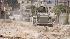 الاحتلال يدفع بجرافات عسكرية إلى مخيم جنين تمهيدا لعمليات هدم