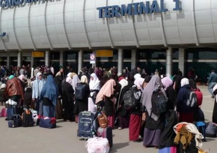 السلطات المصرية تحتجز وترحل مشاركين بقافلة الصمود من مطار القاهرة