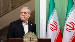 الرئيس الإيراني: سنعيد بناء المنشآت النووية إذا دمرت