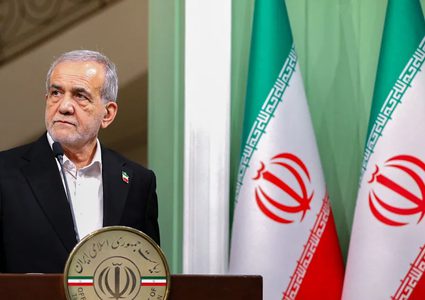 الرئيس الإيراني: سنعيد بناء المنشآت النووية إذا دمرت