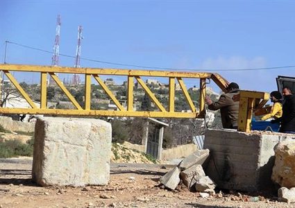 الاحتلال ينصب بوابة حديدية جديدة شرق بيت لحم