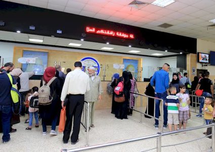 "المعابر والحدود": حركة سفر نشطة في معبر الكرامة دون تحديد ساعات عمل ثابتة