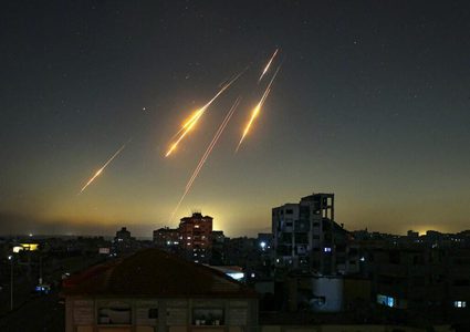 سكان غزة المنهكون من الحرب يعلقون على تبادل القصف بين إسرائيل وإيران