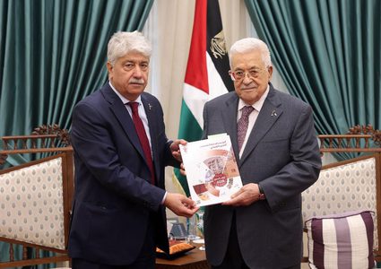 الرئيس يتسلم التقرير السنوي للمؤسسة الفلسطينية للتمكين