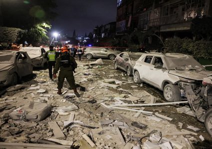 5 قتلى وعشرات الإصابات ودمار بعد موجة صواريخ إيرانية على إسرائيل