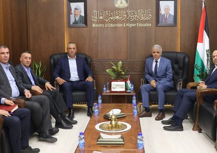 "التربية" والارتباط العسكري يبحثان ترتيبات عقد امتحان الثانوية العامة