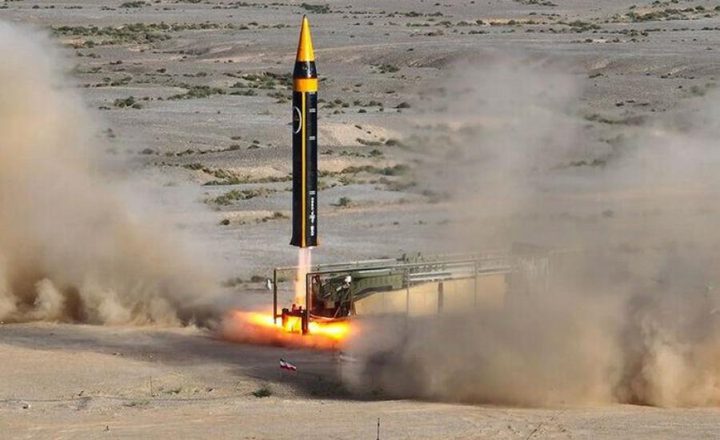 إيران تكثف هجماتها: 370 صاروخًا و100 مسيرة منذ بدء التصعيد