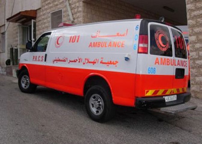 اصابة رجل وزوجته باصطدام آلية عسكرية بمركبتيهما