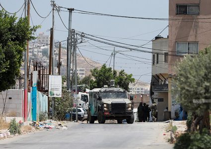 الاحتلال يواصل حصاره لمخيم عسكر