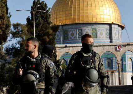 الاحتلال يواصل قمعه في القدس ويغلق المقدسات ويُصعّد القيود والحصار