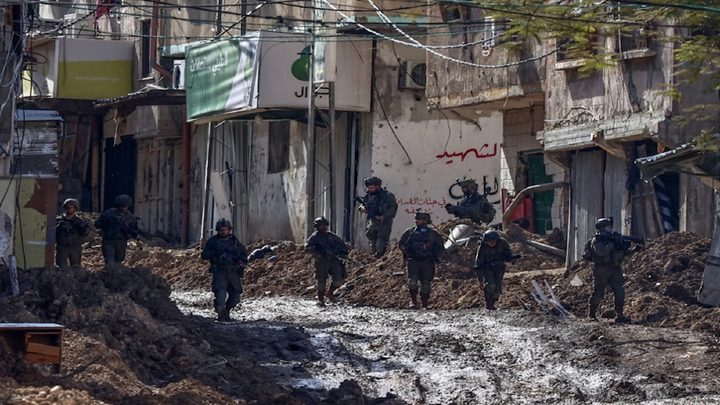 الاحتلال يواصل هدم المنازل في مخيم طولكرم مع دخول العدوان يومه الـ142