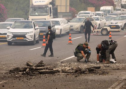 إصابة خمسة إسرائيليين في تجدد الهجوم الصاروخي الإيراني