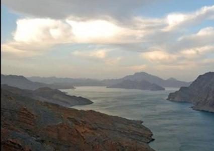 مسؤولون أمريكيون: إيران قد تنشر ألغاما في مضيق هرمز