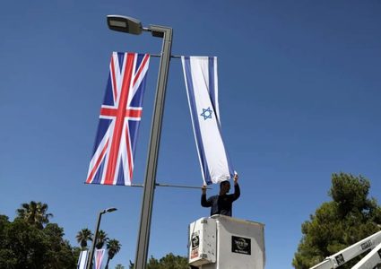 بريطانيا تجلي عائلات موظفي السفارة والقنصلية من إسرائيل