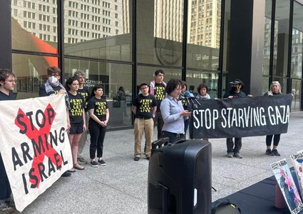 نشطاء يضربون عن الطعام في إلينوي احتجاجًا على مجازر غزة