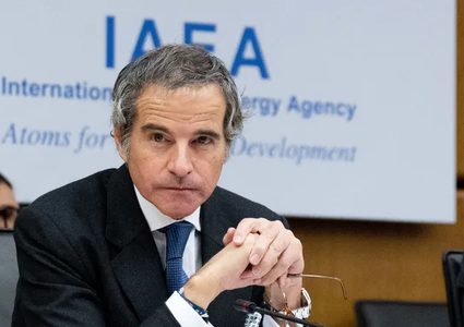 إيران تكيل الاتهامات لغروسي.. "شريك في الحرب"