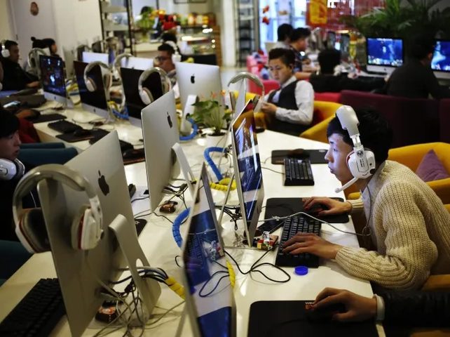 إيران توضح أسباب قطع الإنترنت: ردٌّ على هجمات سيبرانية وخطوة دفاعية ضد المسيّرات
